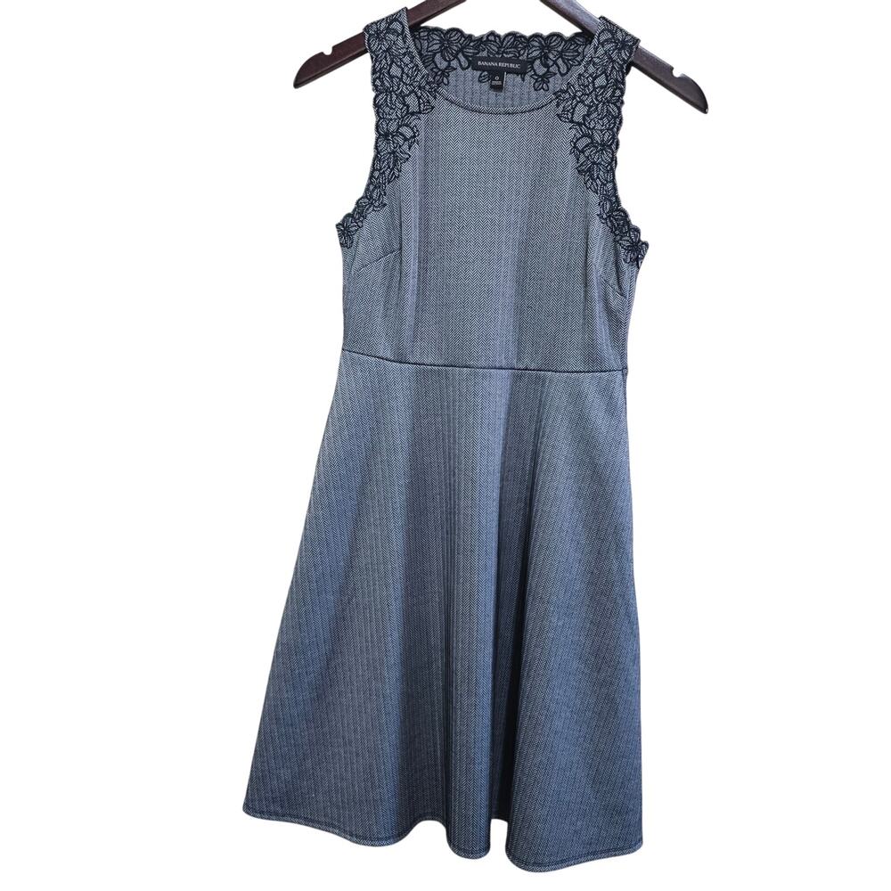 Banana Republic Fit and Flare Lace Trim Dress Gray Sleeveless Size 0